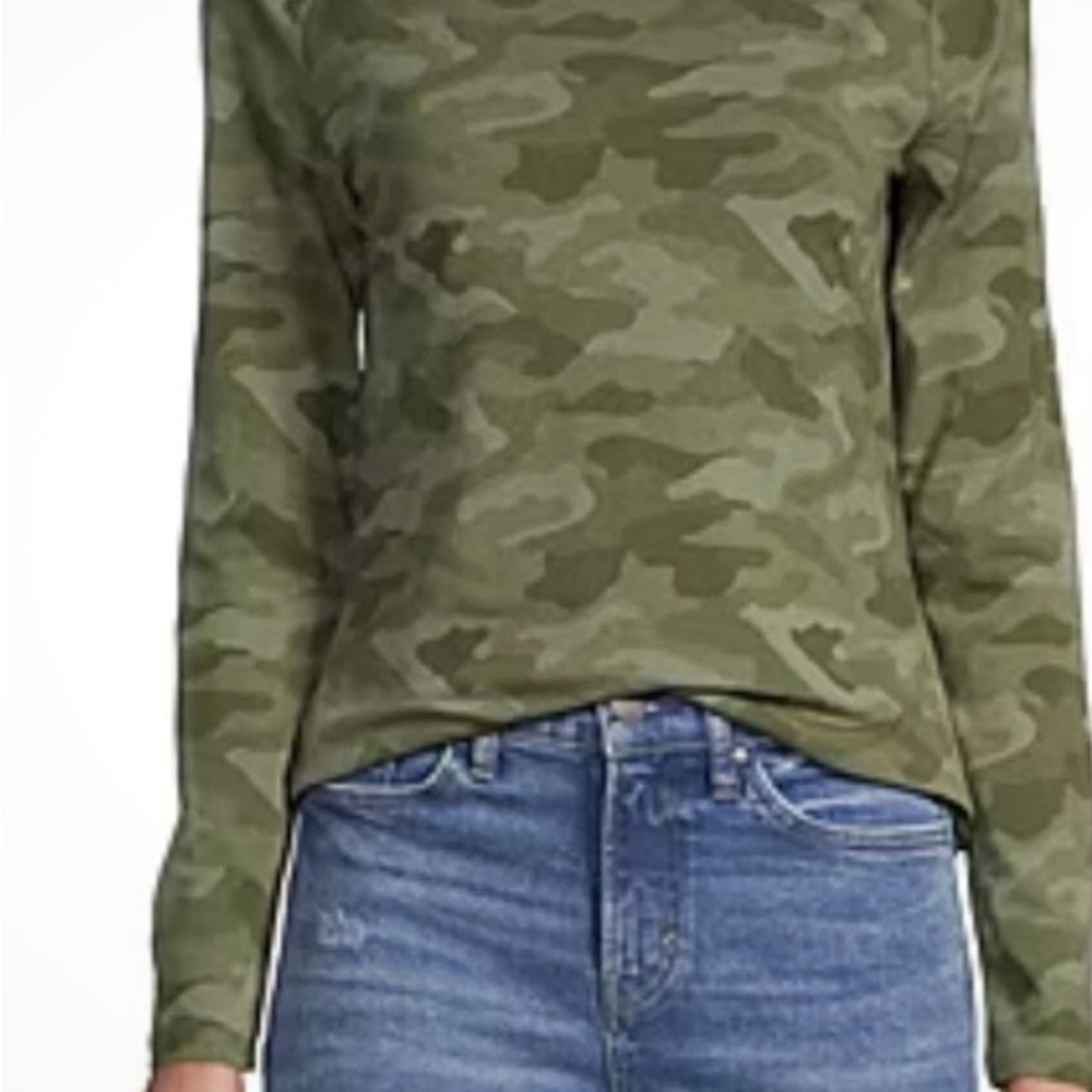 LOT of 11 Green Camo Long Sleeve Tee